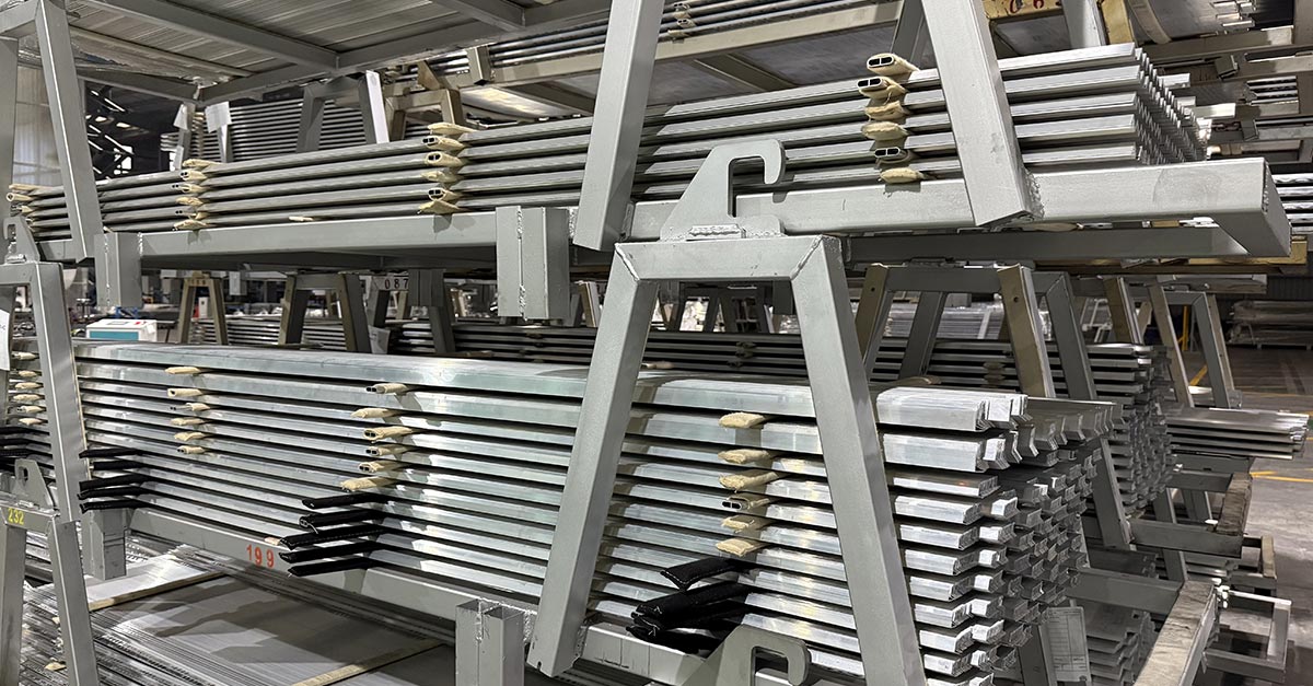 Anodized Aluminum Decorative Profiles with Consistent Color Control Anodized Aluminum Decorative Profiles with Consistent Color Control